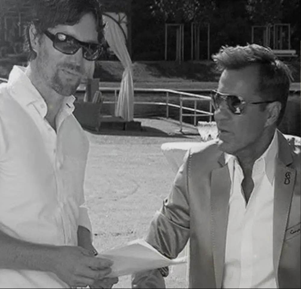 Jan Froboese im Gespräch mit Dieter Bohlen während einer Marketingproduktion